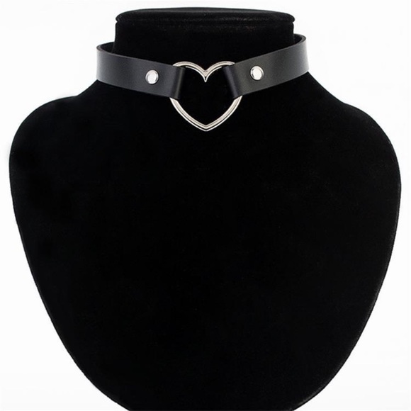 Punk Gothic Vegan Leather Choker with Heart Ring - Picture 5 of 16
